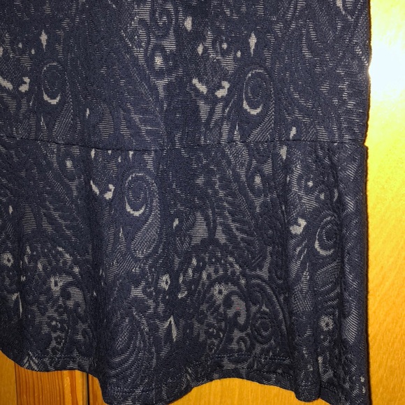 BcbgMaxAzria Ramona top 💙 - Picture 6 of 7